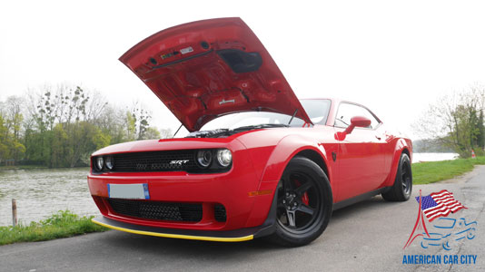 Dodge Challenger Demon rouge