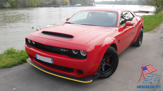 Dodge Challenger Demon en bord de lac