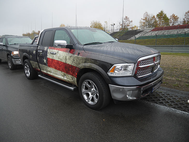 dodge ram drapeau américain