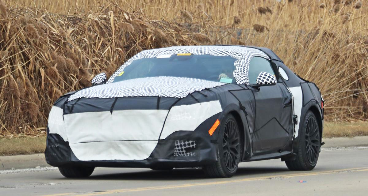 ford-mustang-2023-camouflage